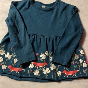 Tea ruffle bottom shirt